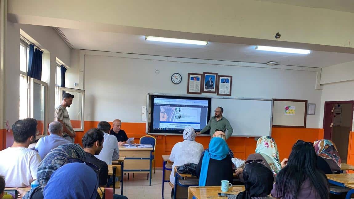 Okulumuzdaki öğretmenlerimize BİGEP ile ilgili bilgilendirme yapıldı 